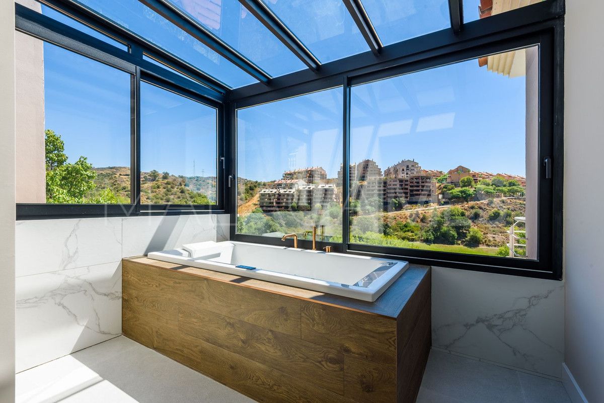 Villa for sale in Elviria