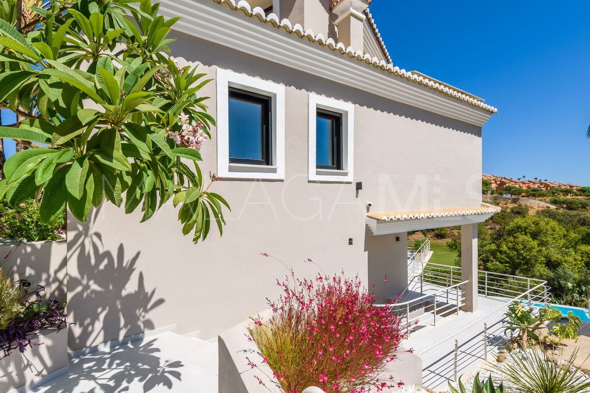 Villa for sale in Elviria