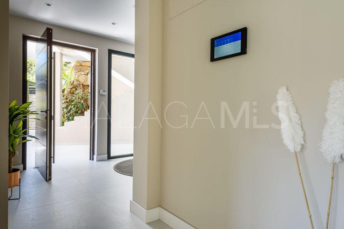 Villa for sale in Elviria