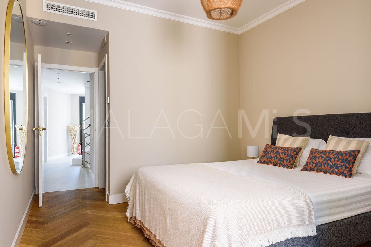 Villa for sale in Elviria