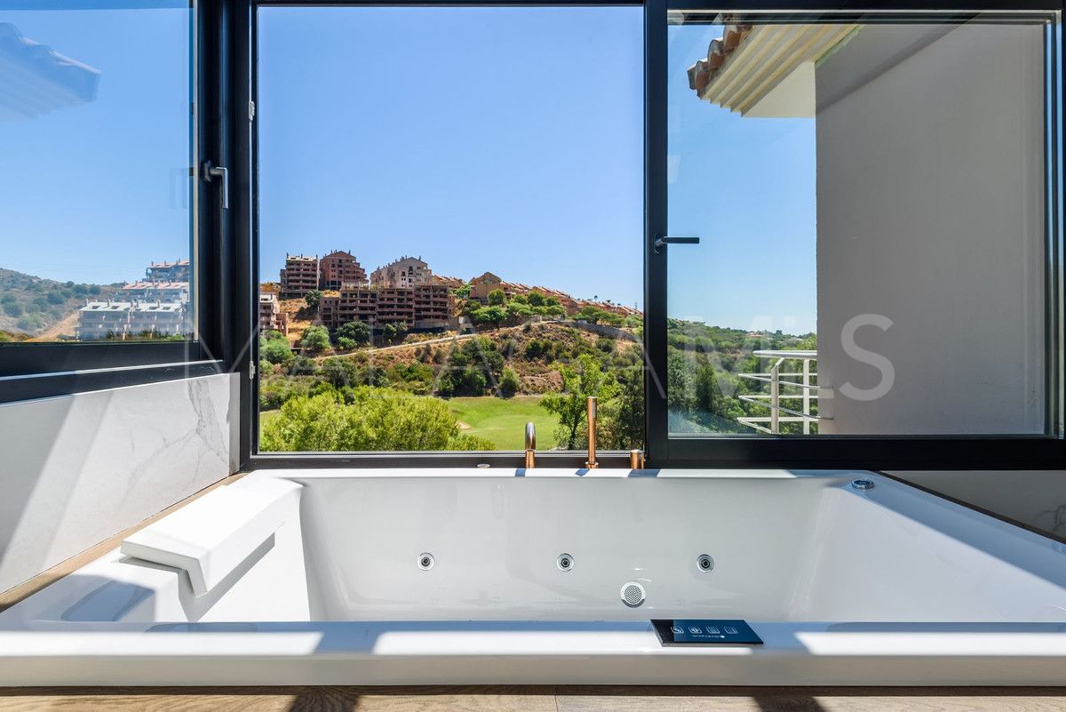 Villa for sale in Elviria