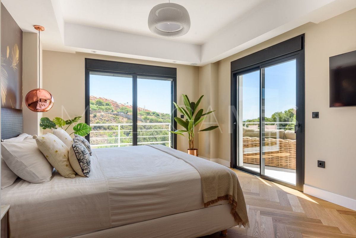 Villa for sale in Elviria