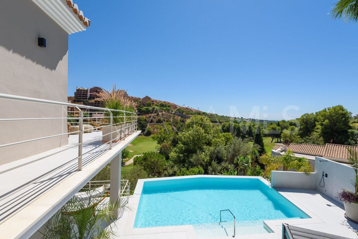 Villa for sale in Elviria