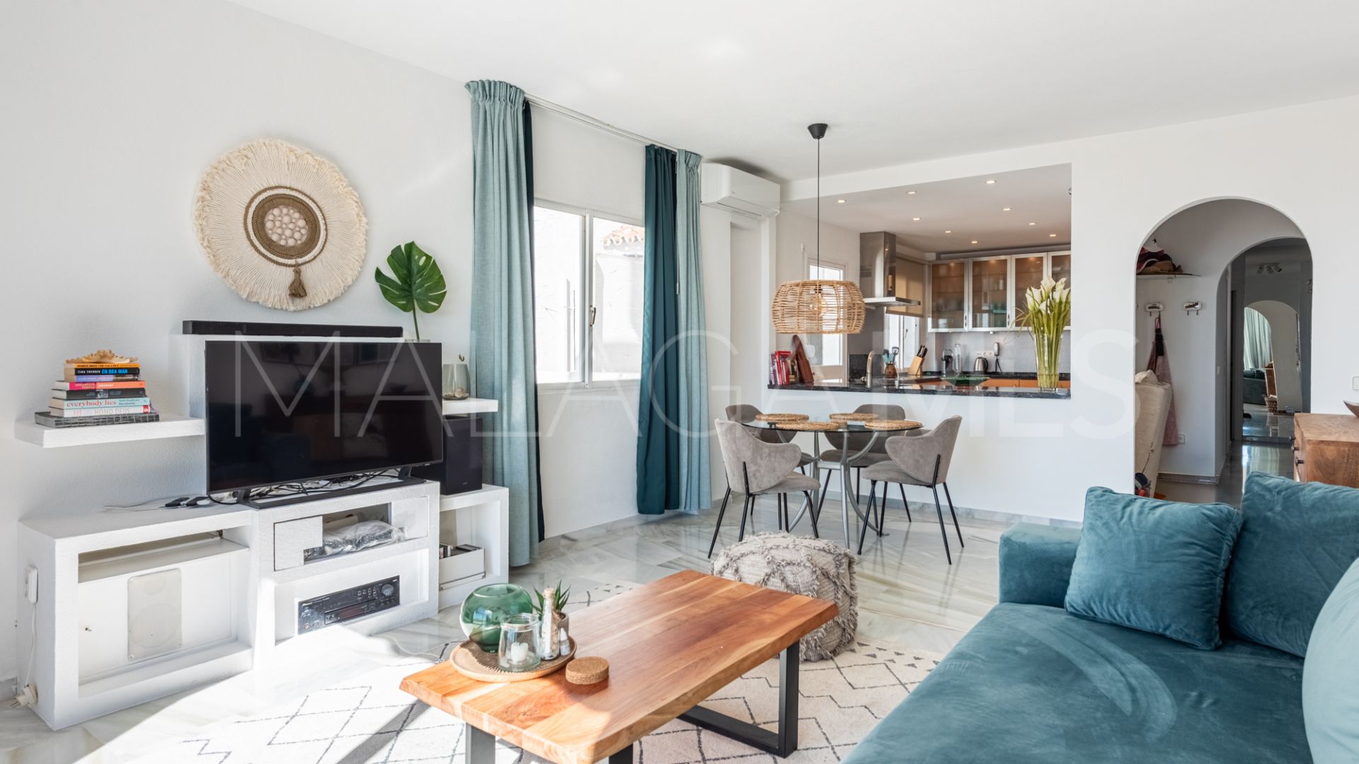 For sale apartment in Calahonda