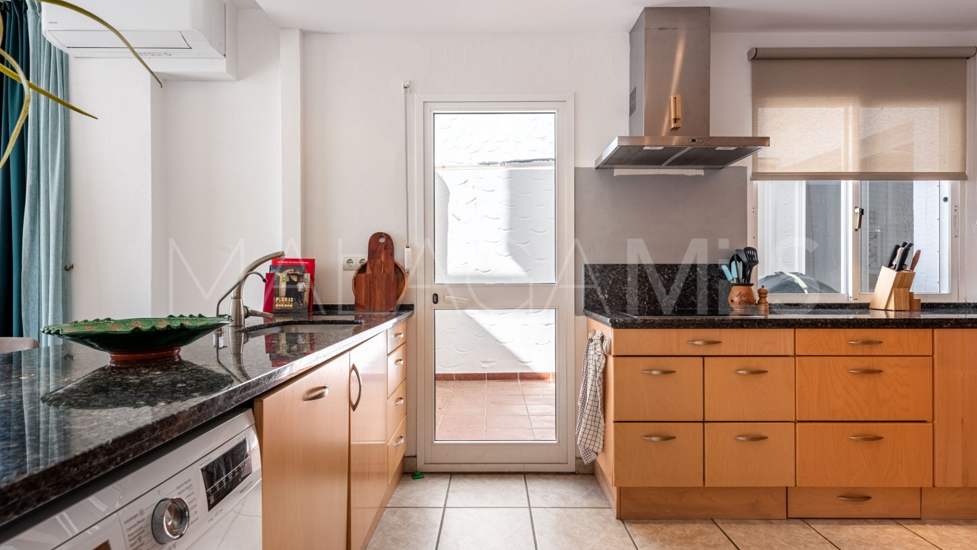 For sale apartment in Calahonda