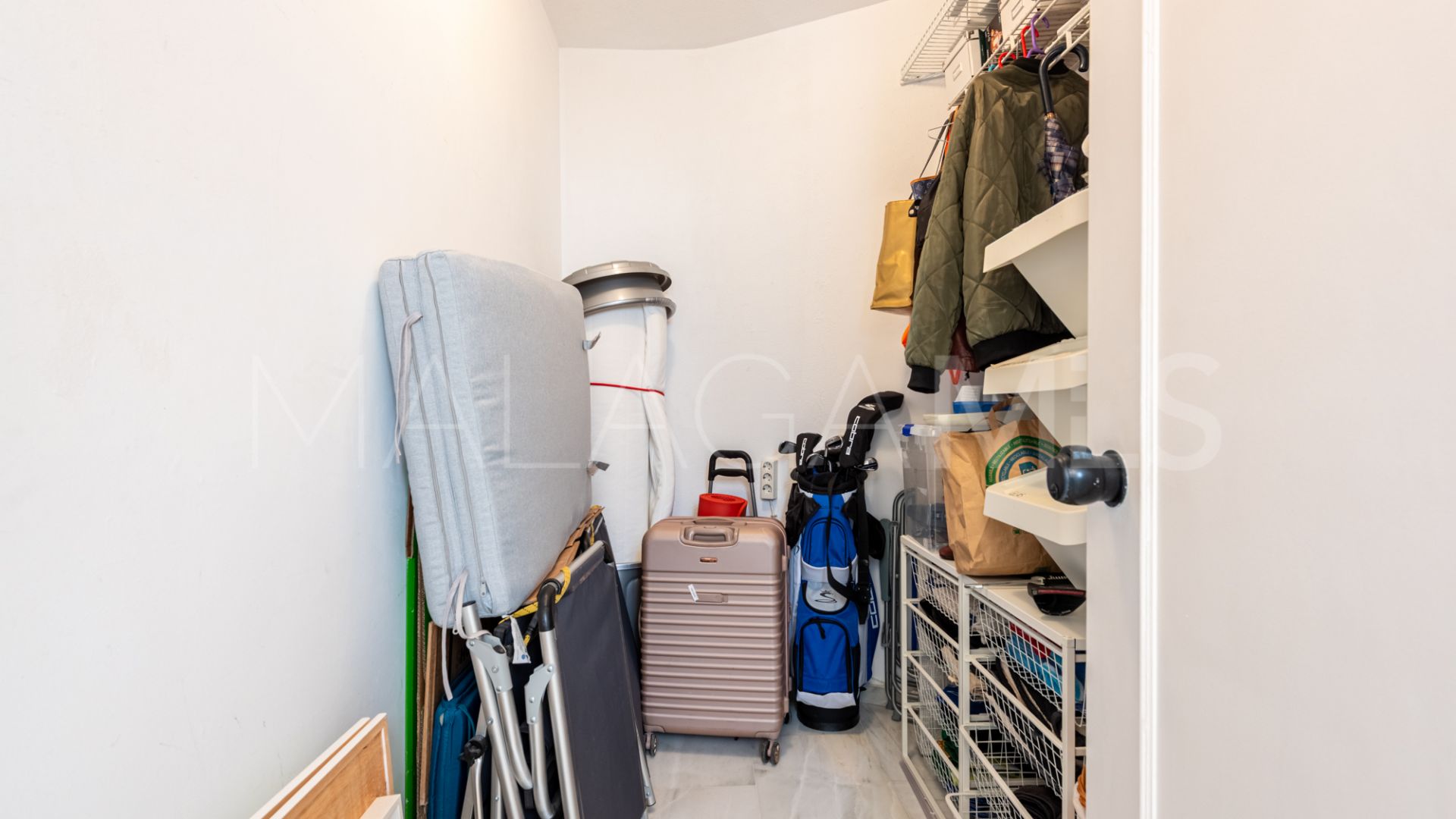 For sale apartment in Calahonda