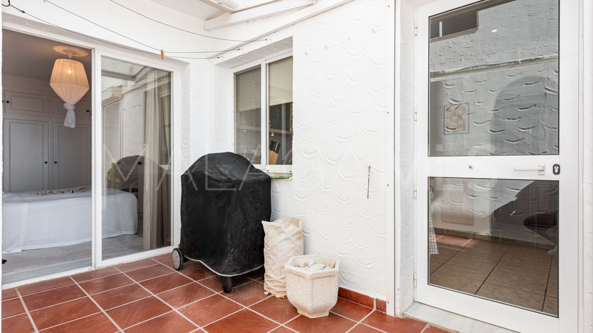 For sale apartment in Calahonda