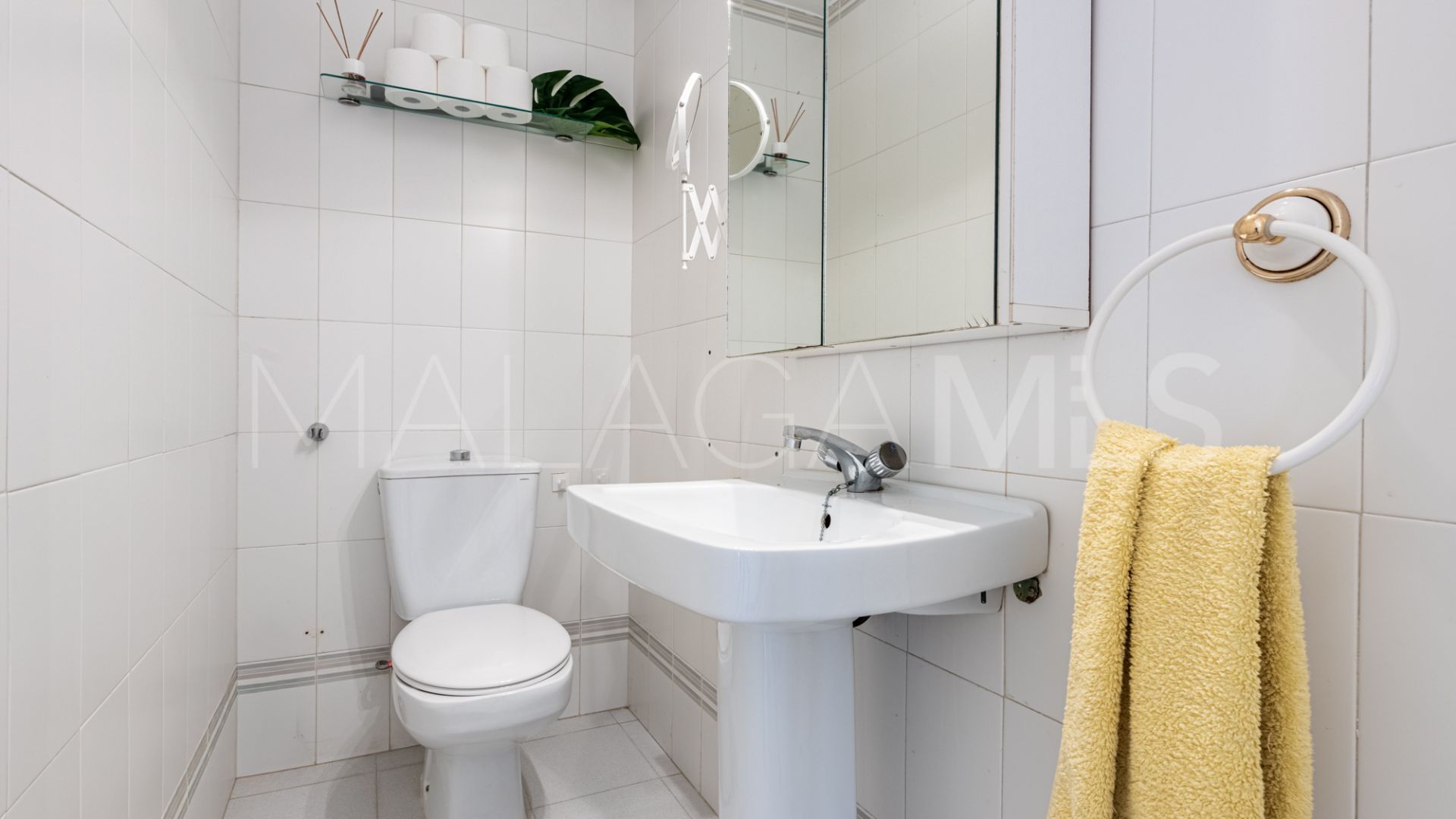 For sale apartment in Calahonda