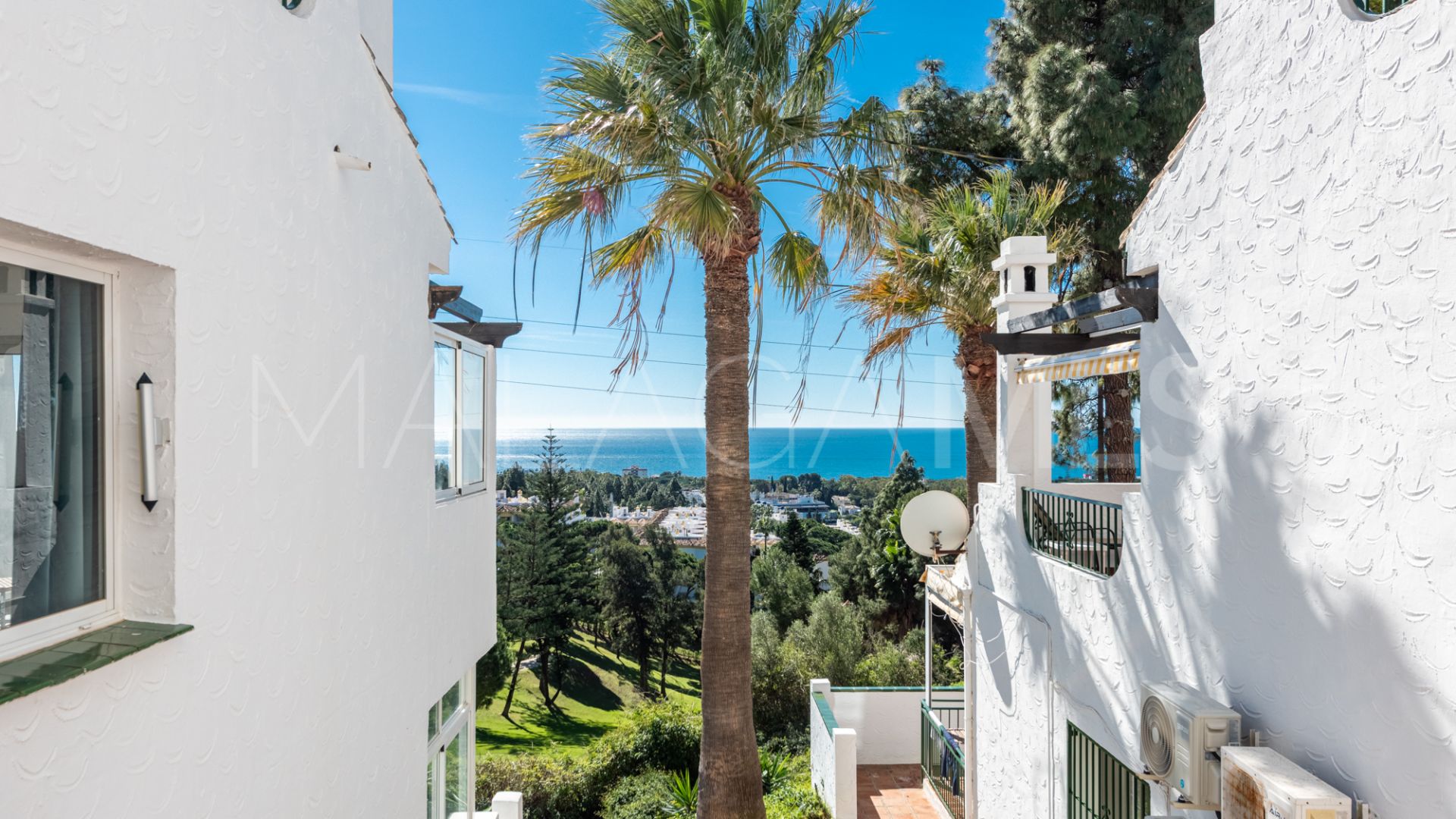 For sale apartment in Calahonda