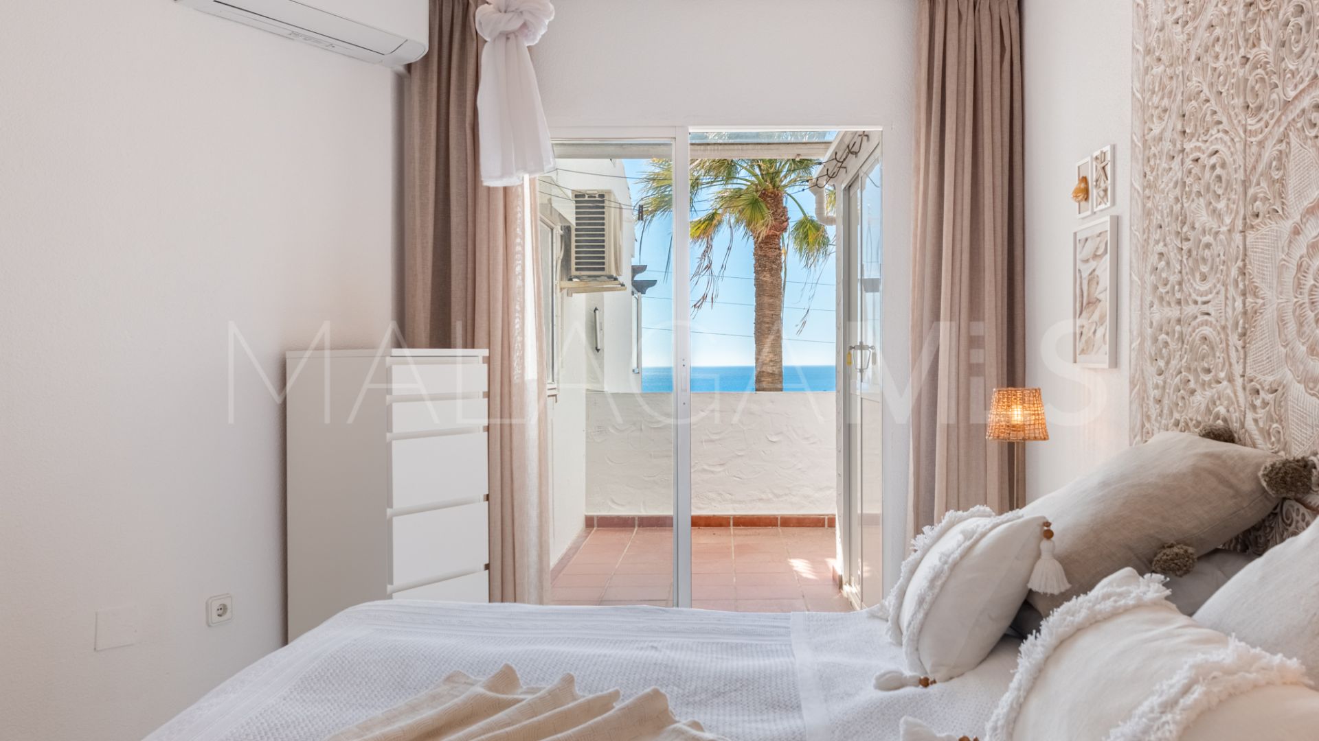 For sale apartment in Calahonda