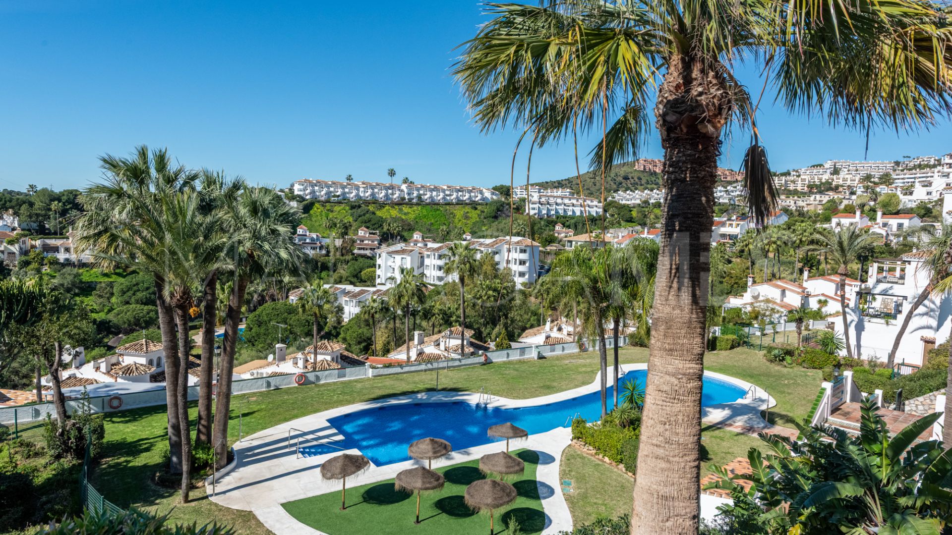 For sale apartment in Calahonda