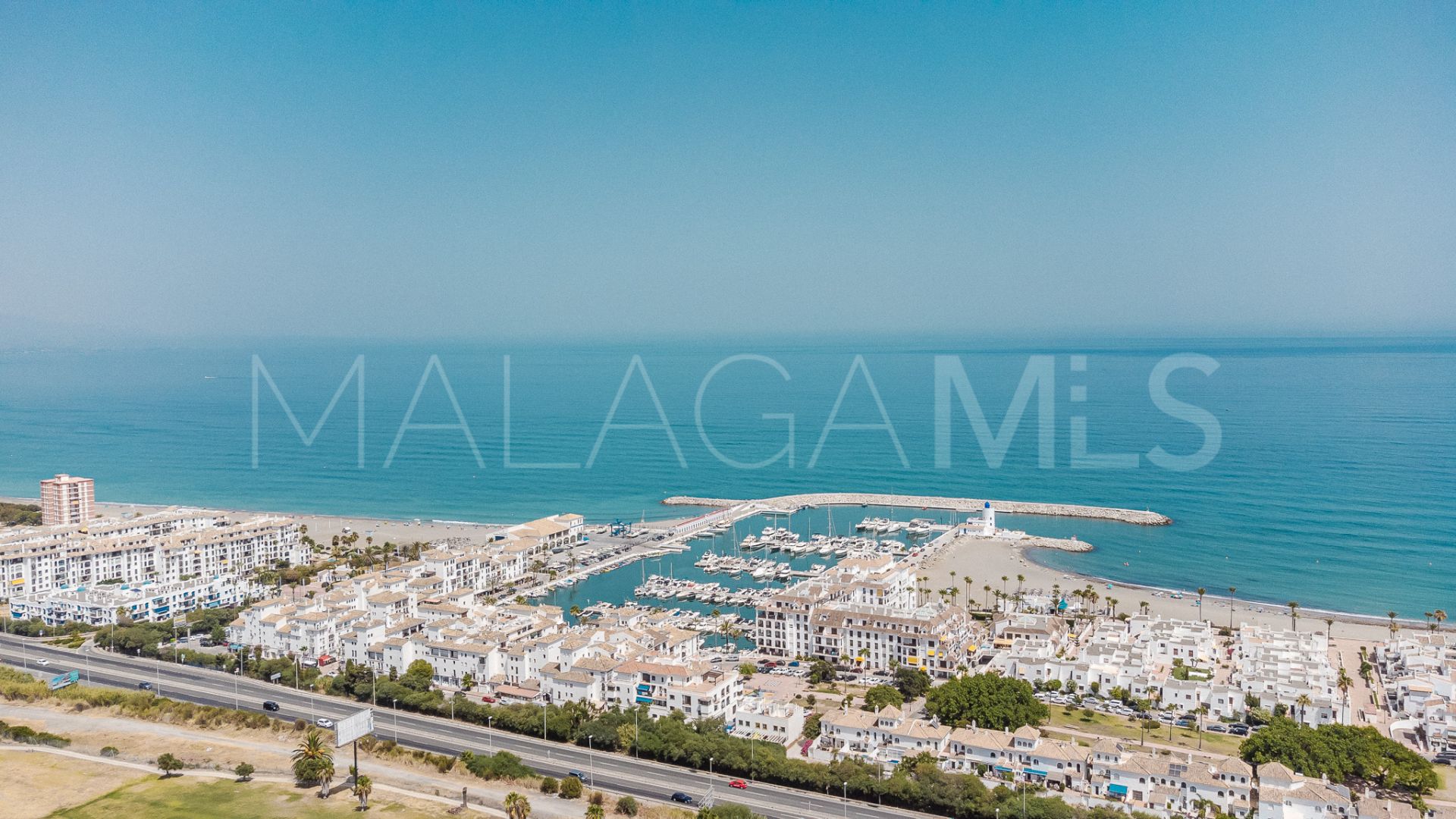 Maison de ville for sale in La Duquesa