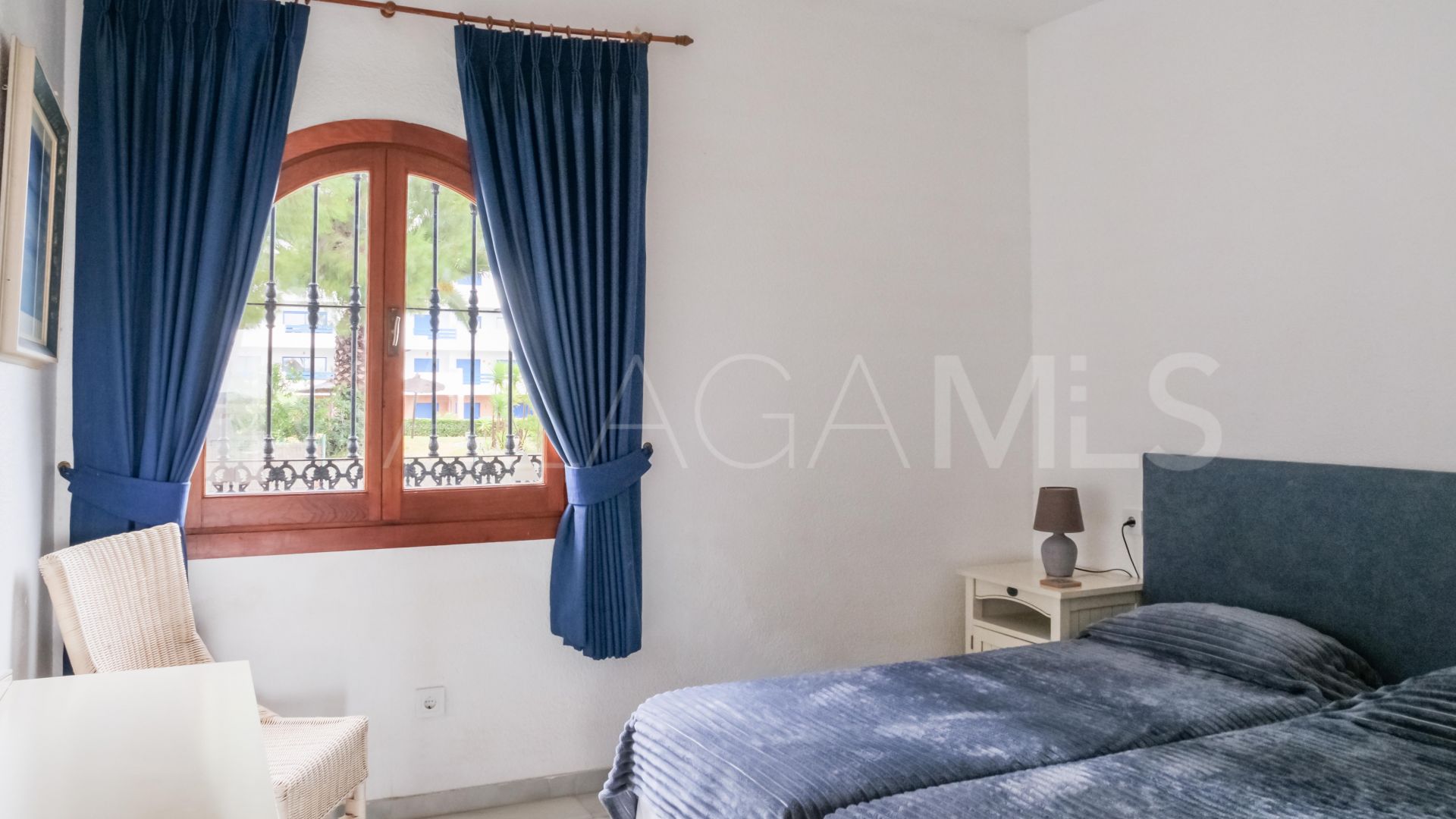 Maison de ville for sale in La Duquesa