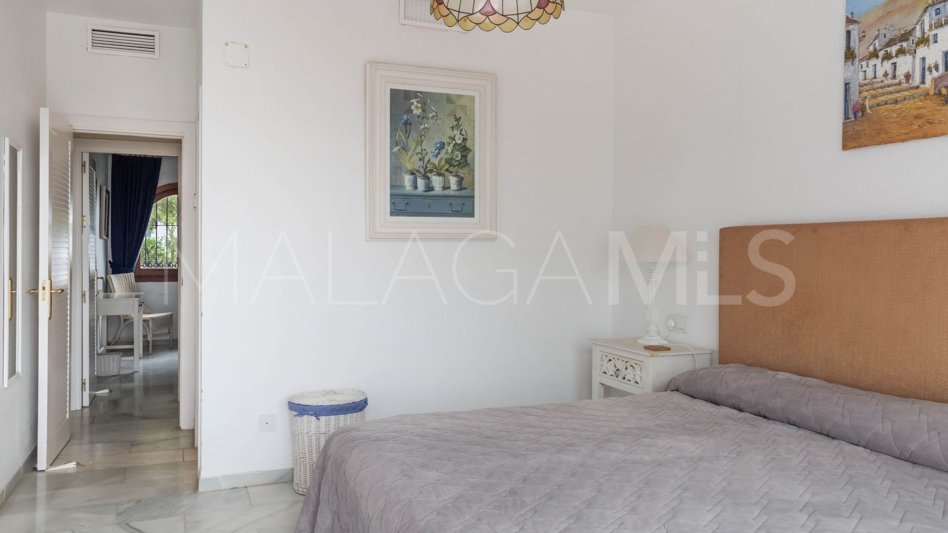 Maison de ville for sale in La Duquesa