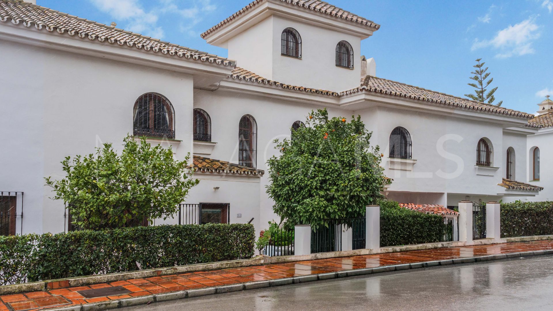 Maison de ville for sale in La Duquesa