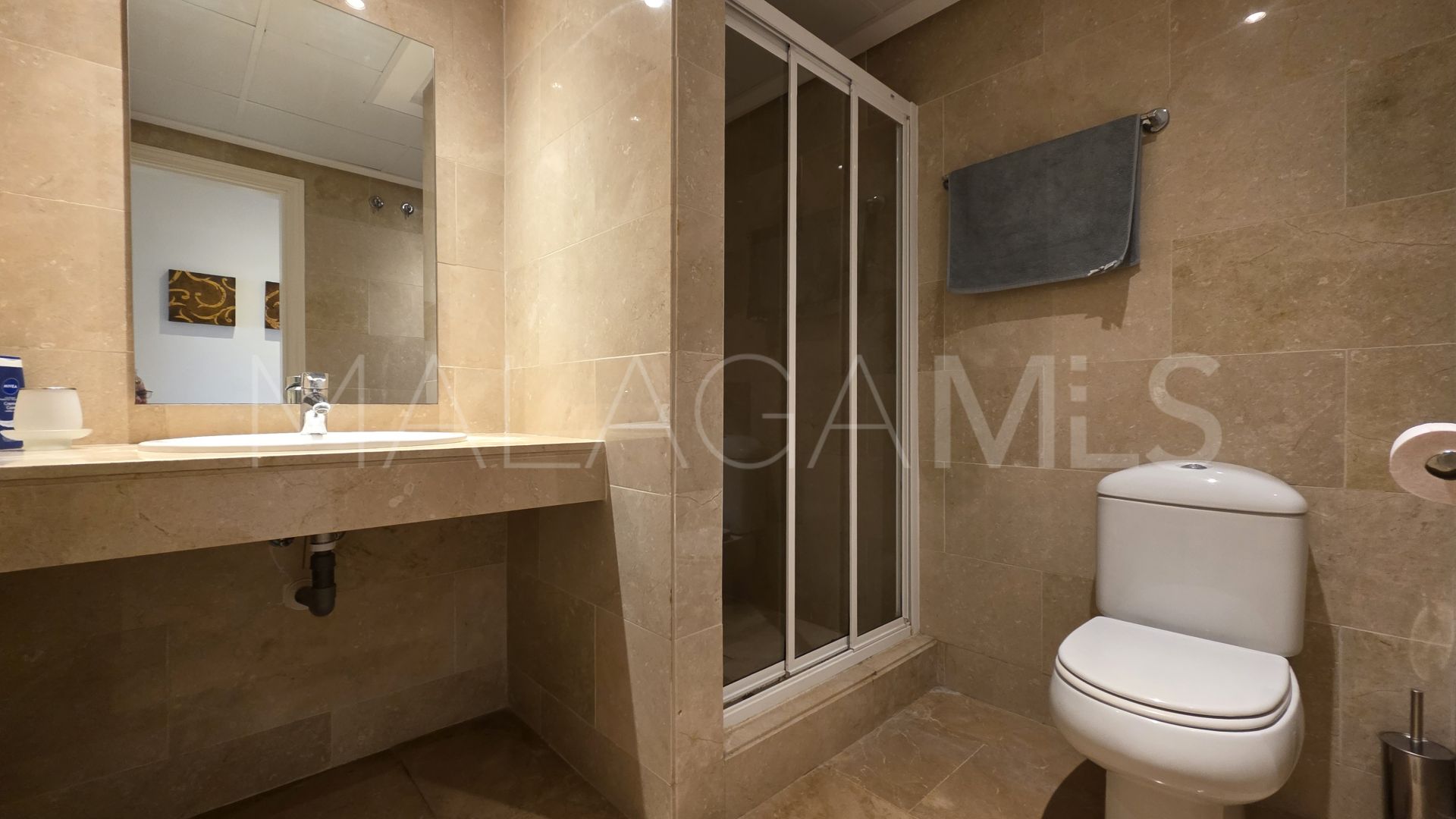Buy apartamento planta baja with 3 bedrooms in La Duquesa