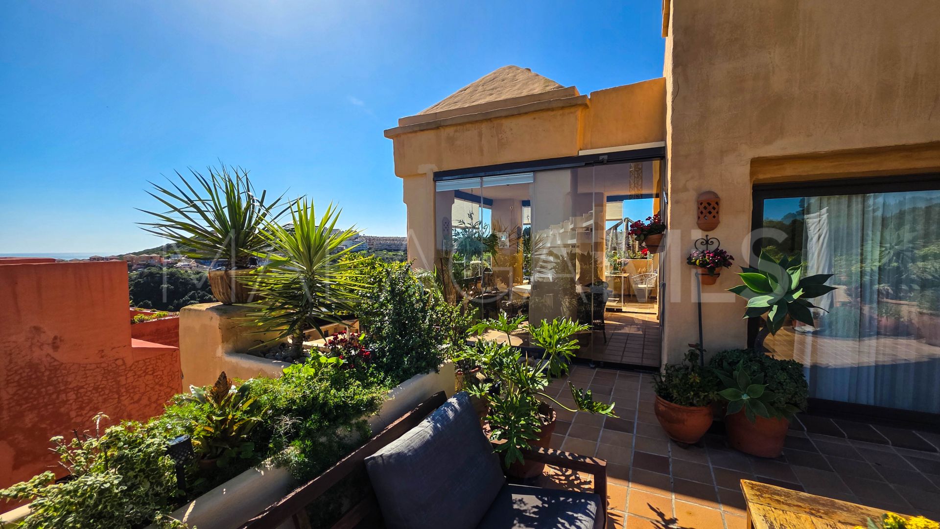 Penthouse in La Duquesa for sale