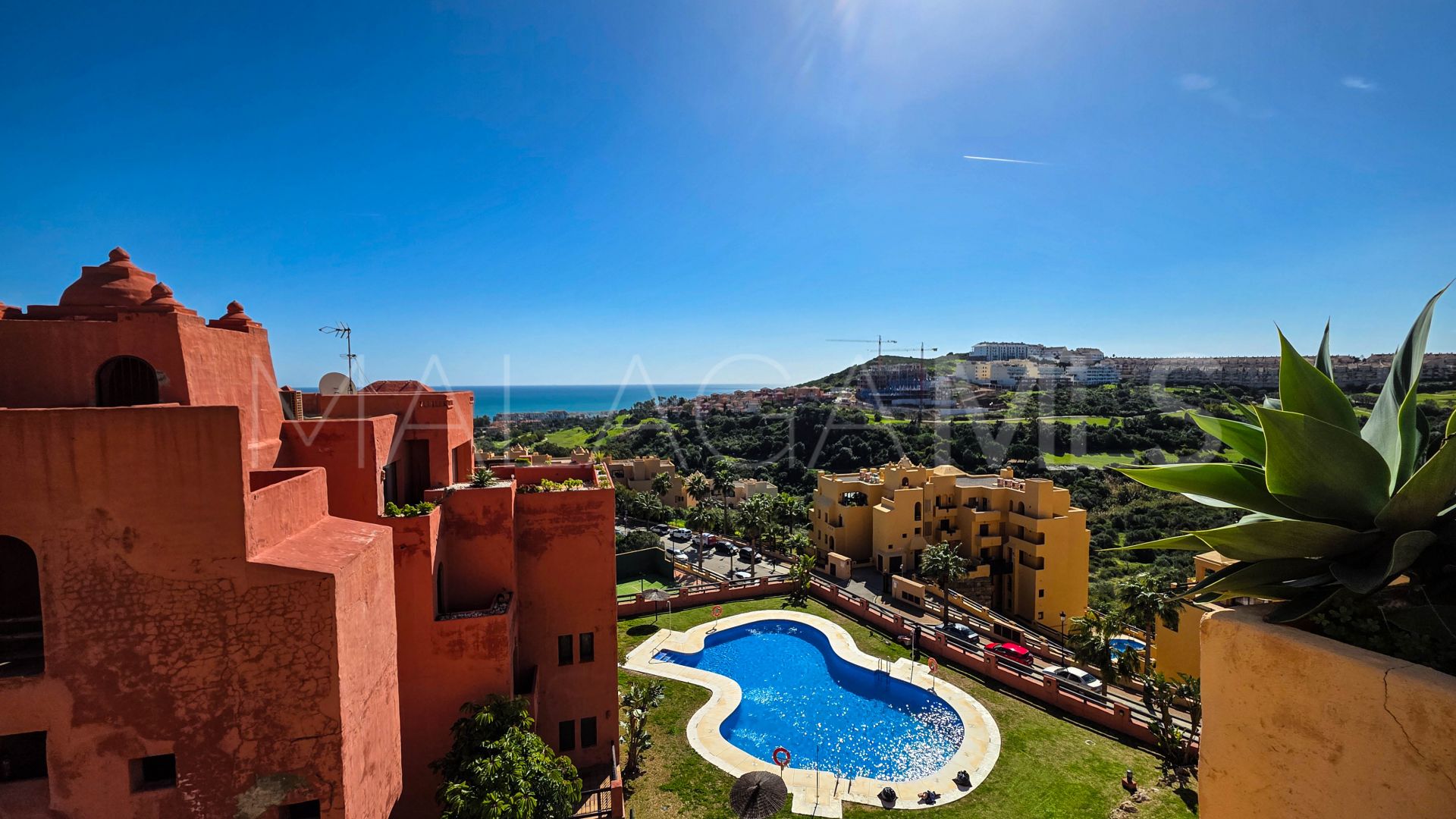 Penthouse in La Duquesa for sale