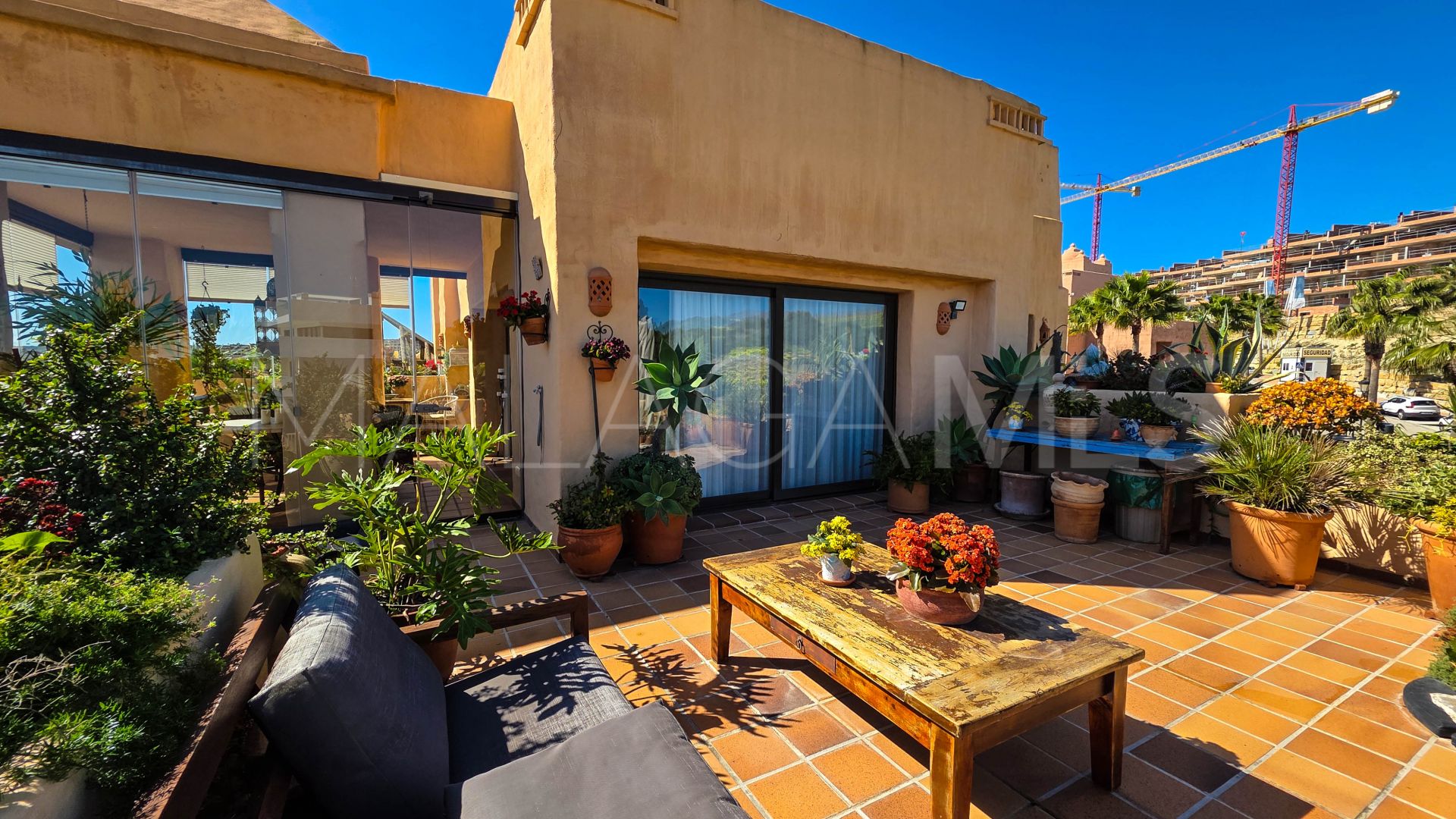 Penthouse in La Duquesa for sale