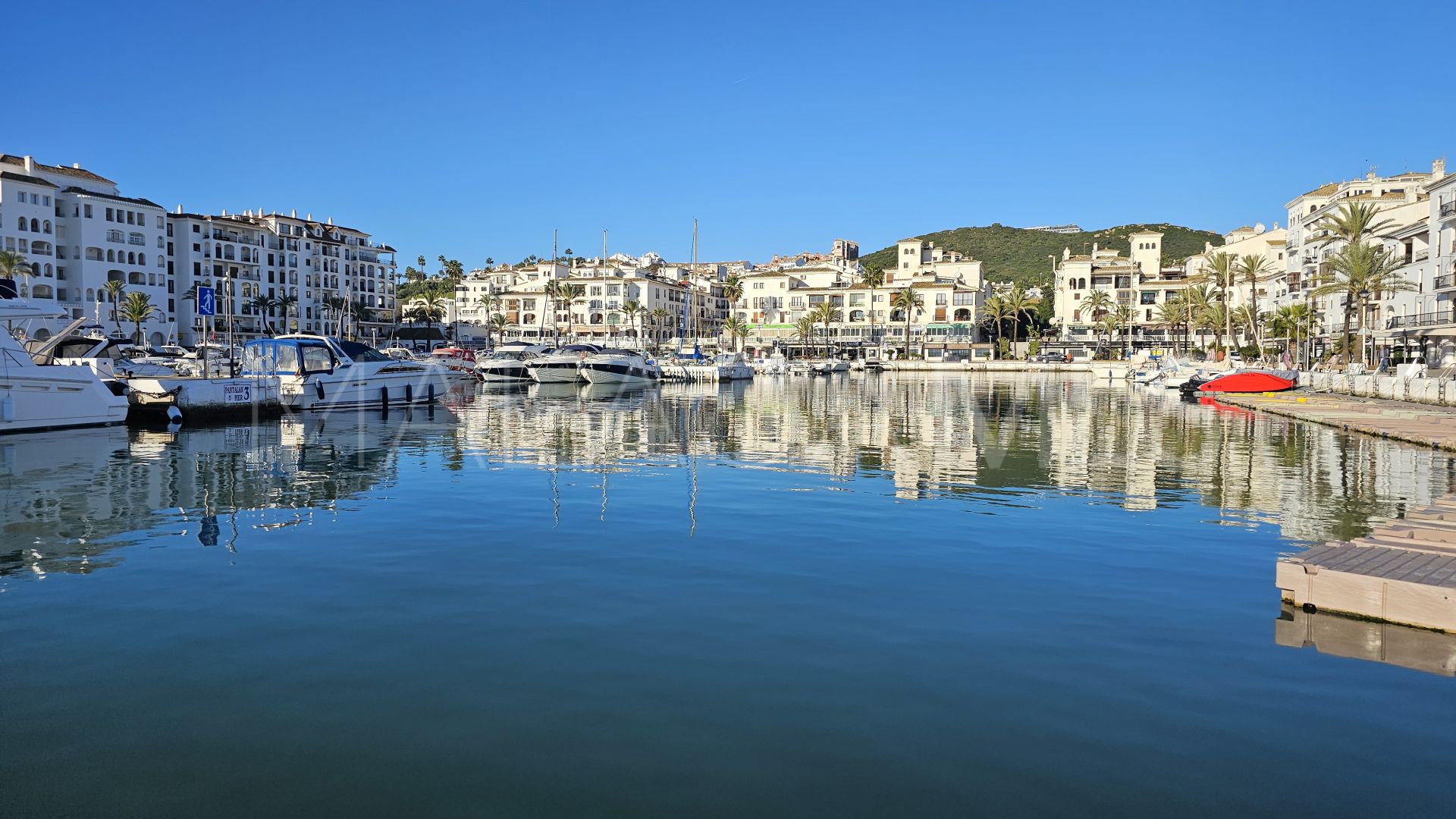 Penthouse in La Duquesa for sale