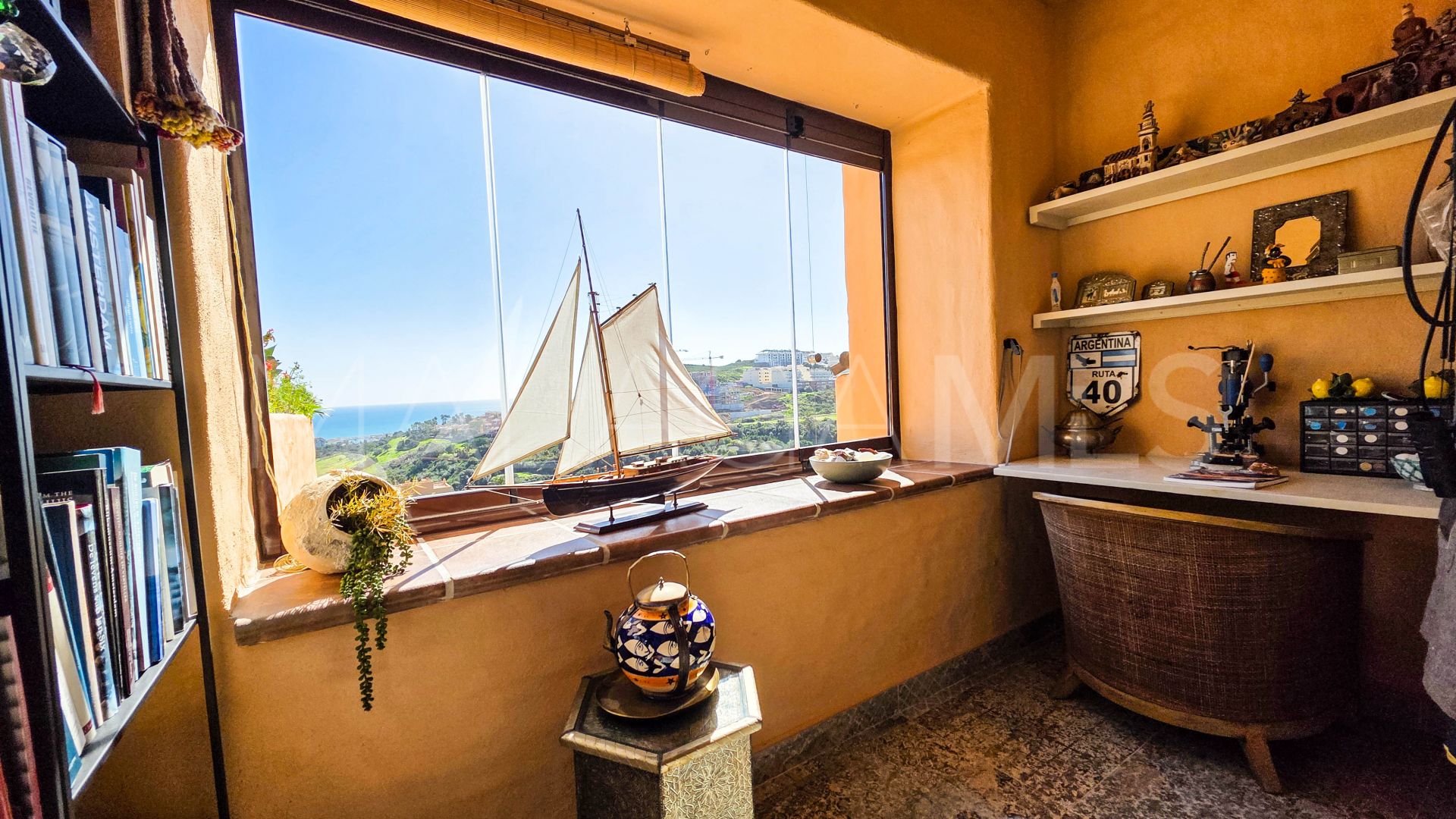 Penthouse in La Duquesa for sale