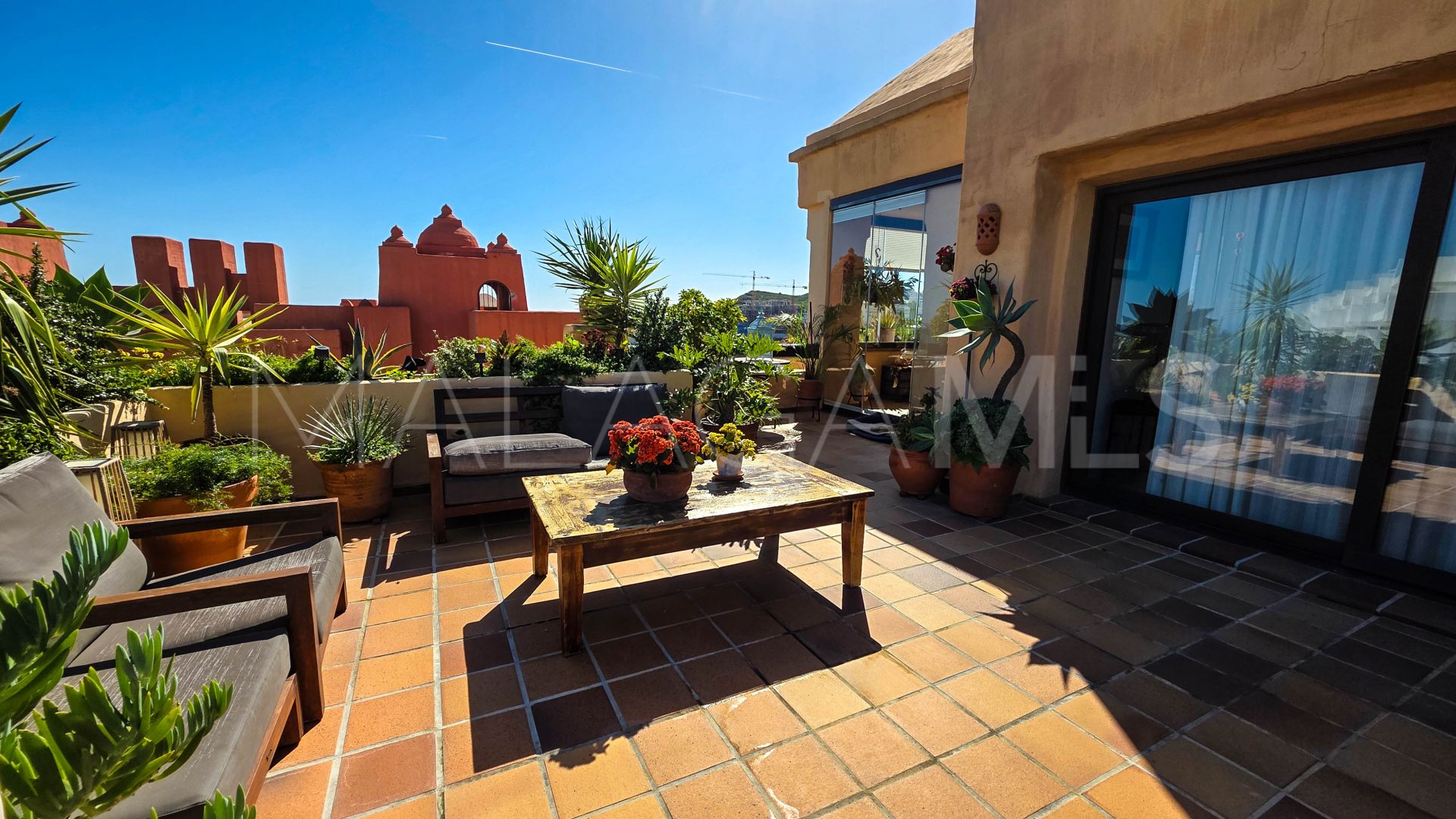 Penthouse in La Duquesa for sale
