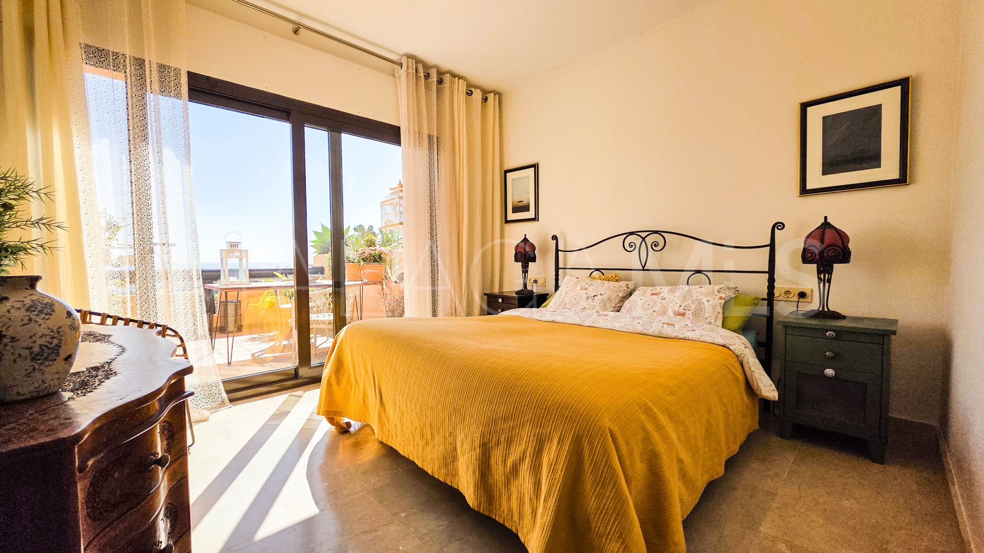 Penthouse in La Duquesa for sale