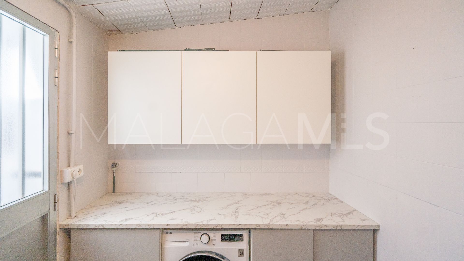 Adosado a la venta with 3 bedrooms in Seghers