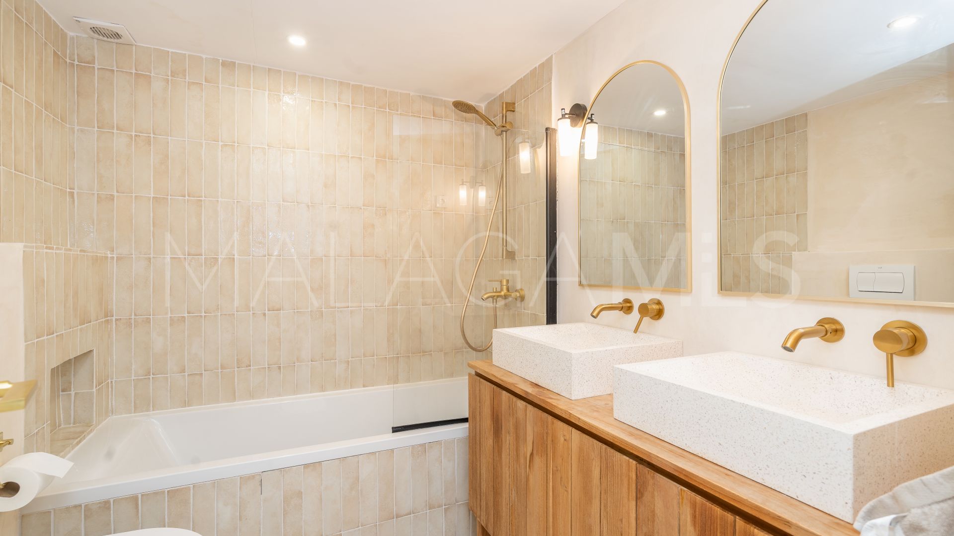 Adosado a la venta with 3 bedrooms in Seghers