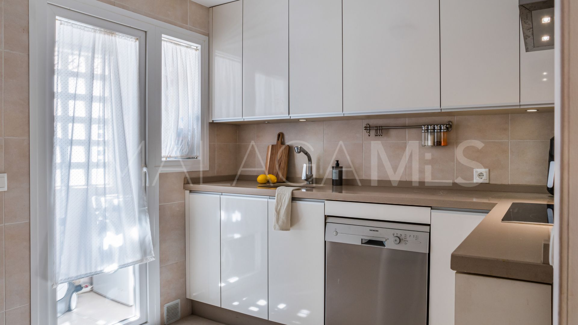 Takvåning for sale in Nueva Andalucia