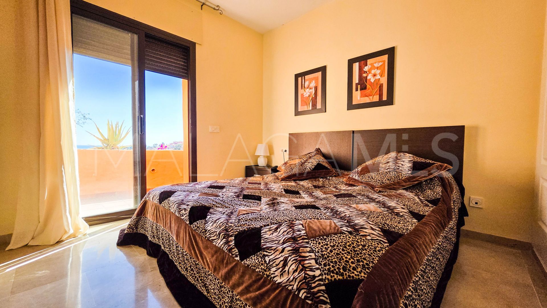 For sale penthouse in La Duquesa