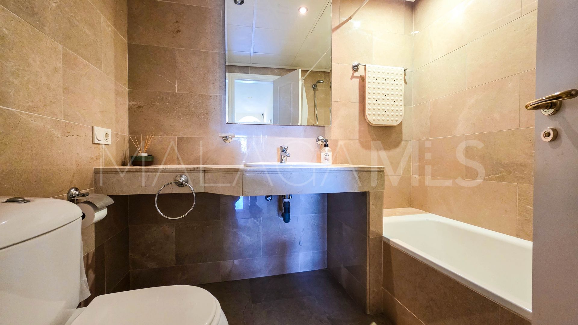 For sale penthouse in La Duquesa