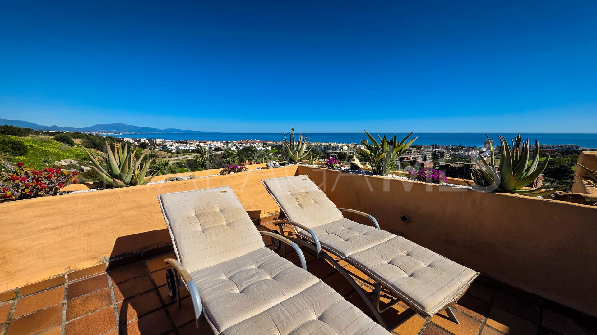 For sale penthouse in La Duquesa