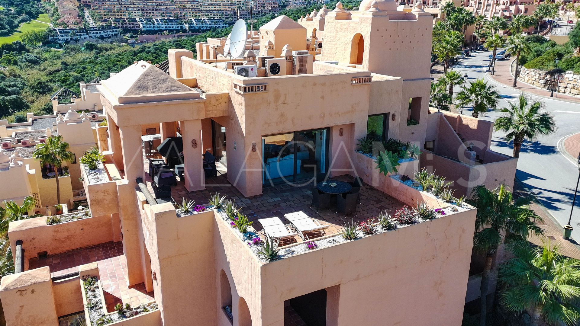 For sale penthouse in La Duquesa