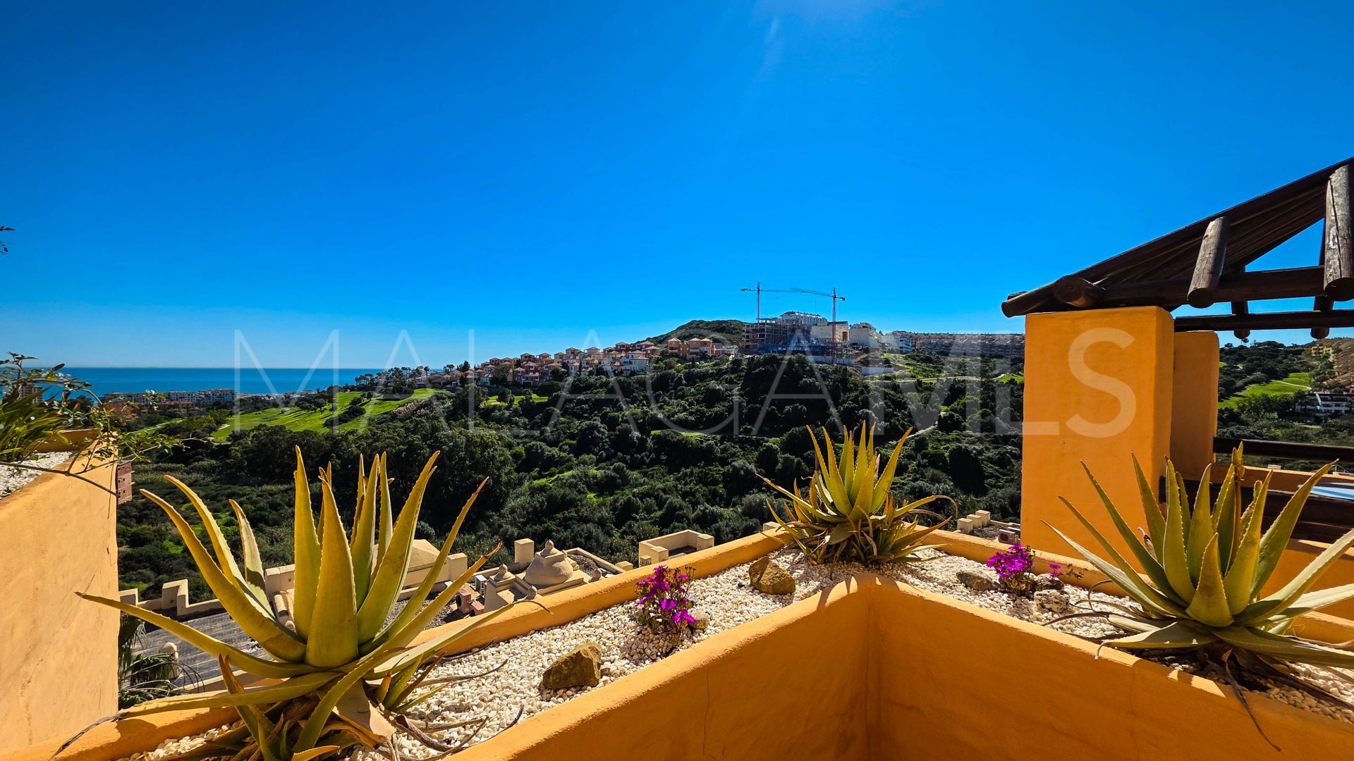 For sale penthouse in La Duquesa