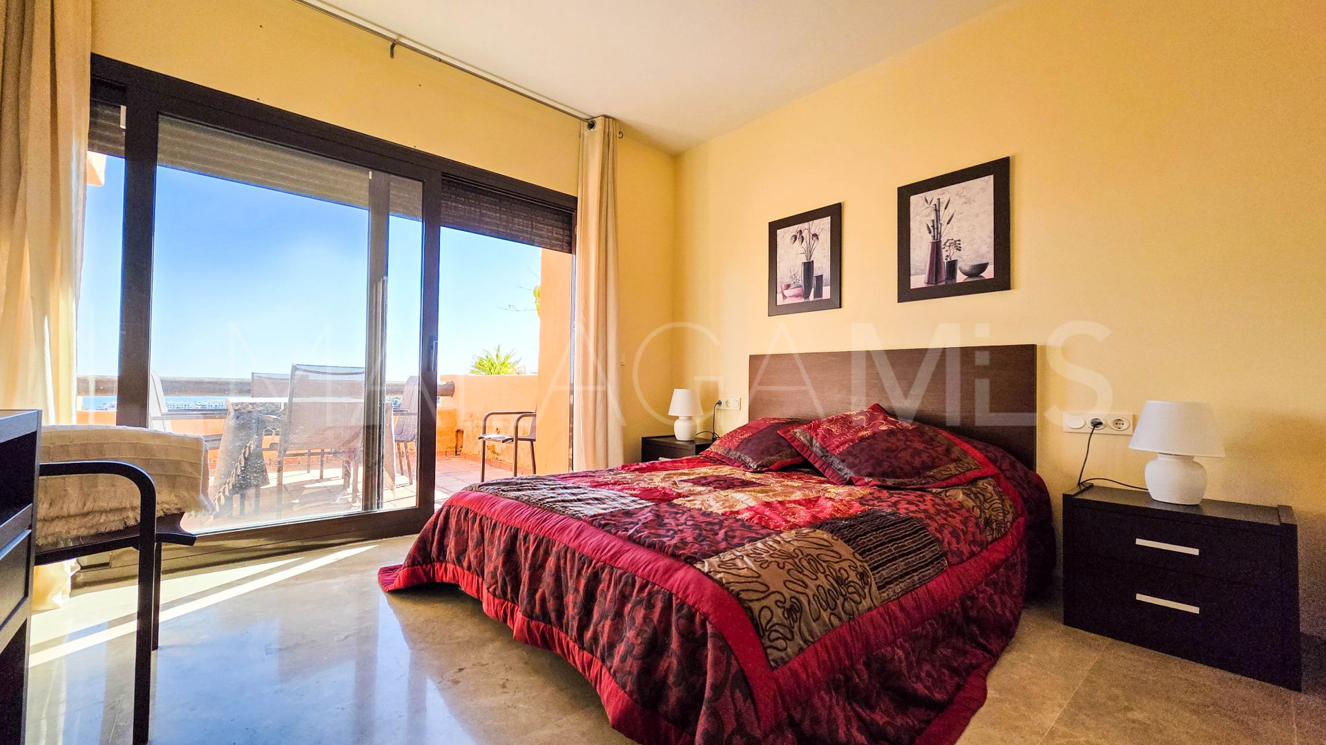 For sale penthouse in La Duquesa