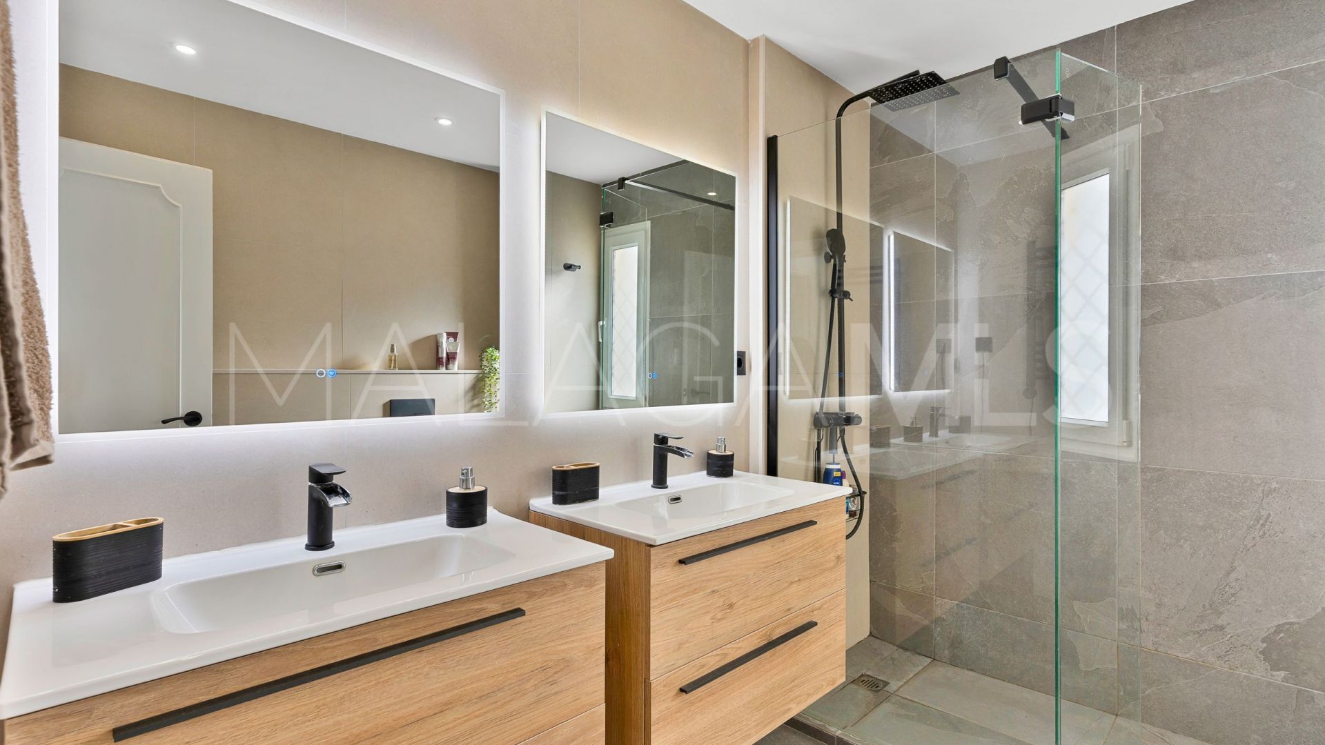 Duplex for sale in Nueva Andalucia with 3 bedrooms