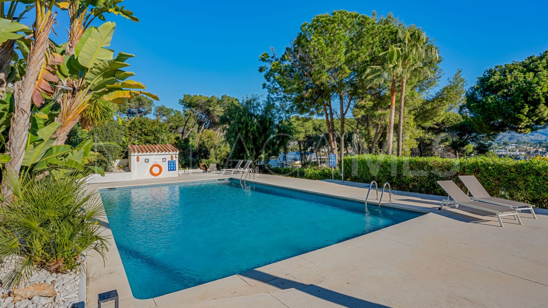 Duplex for sale in Nueva Andalucia with 3 bedrooms