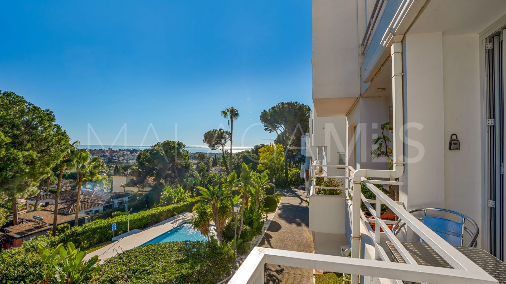 Duplex for sale in Nueva Andalucia with 3 bedrooms