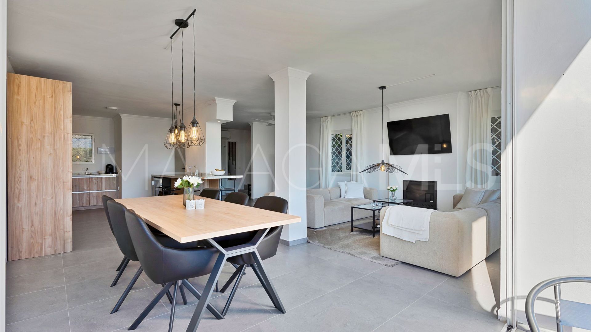 Duplex for sale in Nueva Andalucia with 3 bedrooms