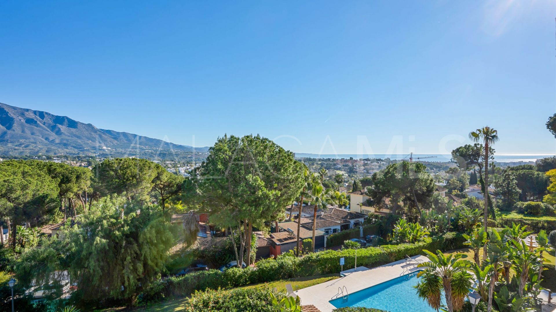 Duplex for sale in Nueva Andalucia with 3 bedrooms