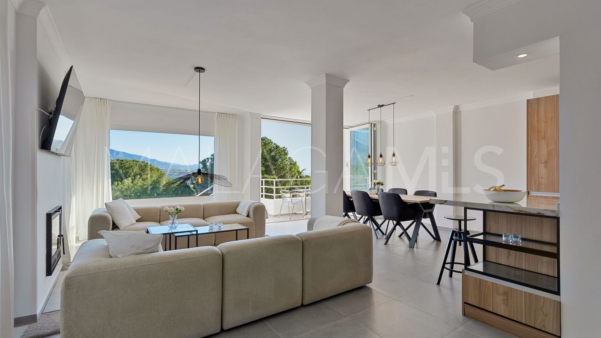 Duplex for sale in Nueva Andalucia with 3 bedrooms