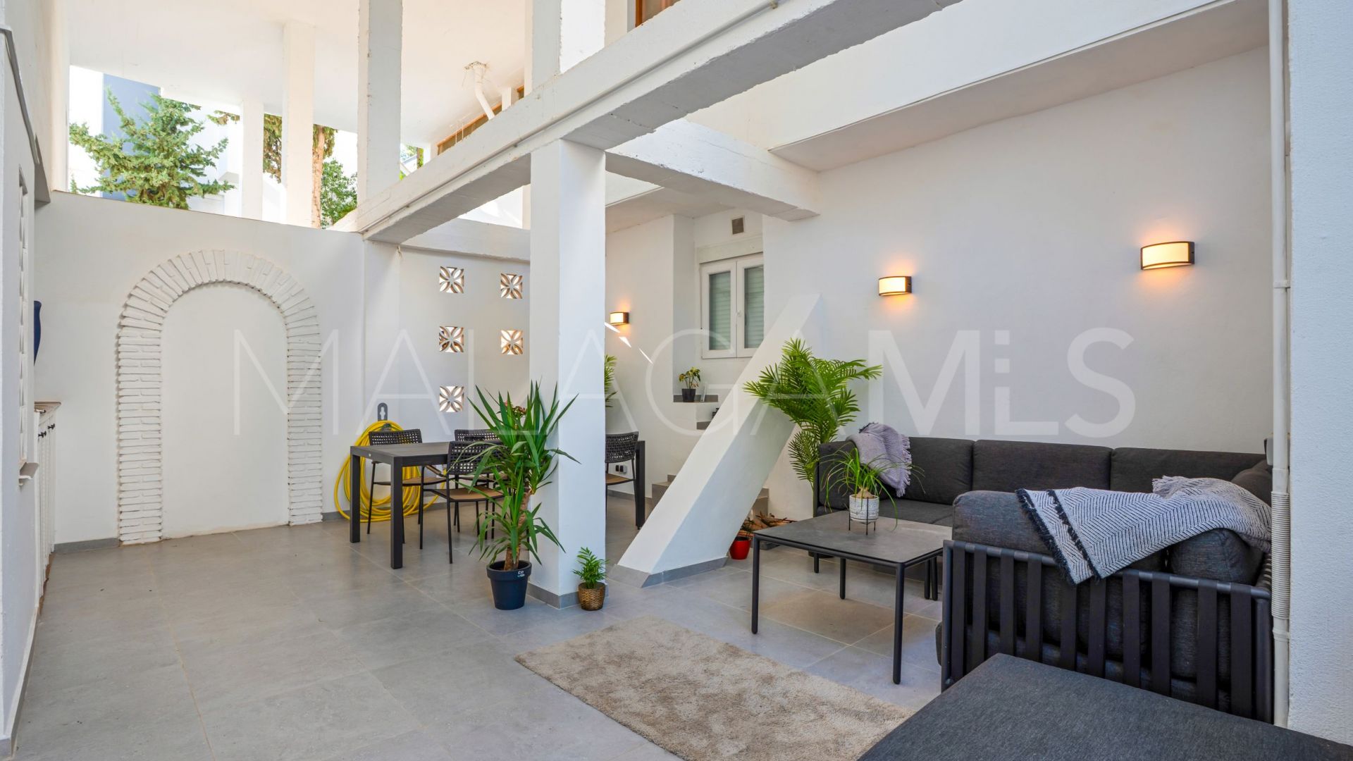 Duplex for sale in Nueva Andalucia with 3 bedrooms