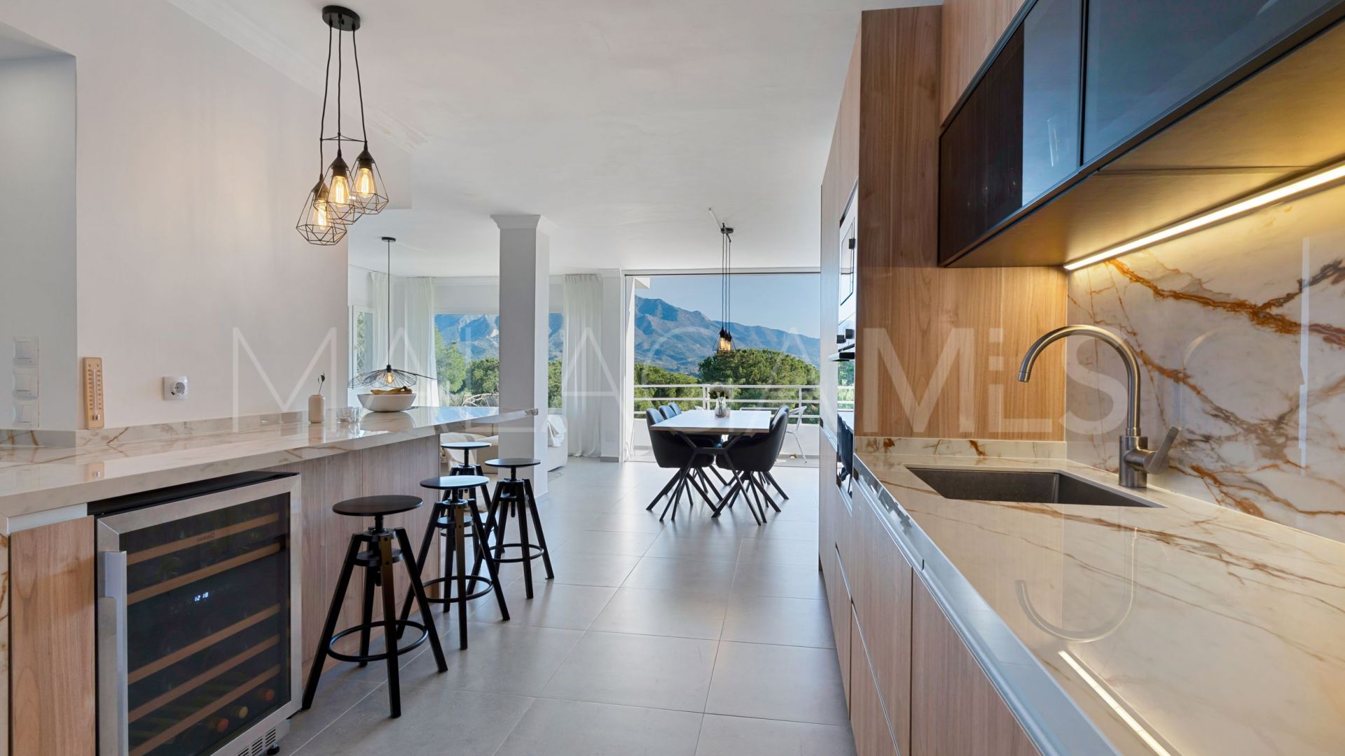 Duplex for sale in Nueva Andalucia with 3 bedrooms