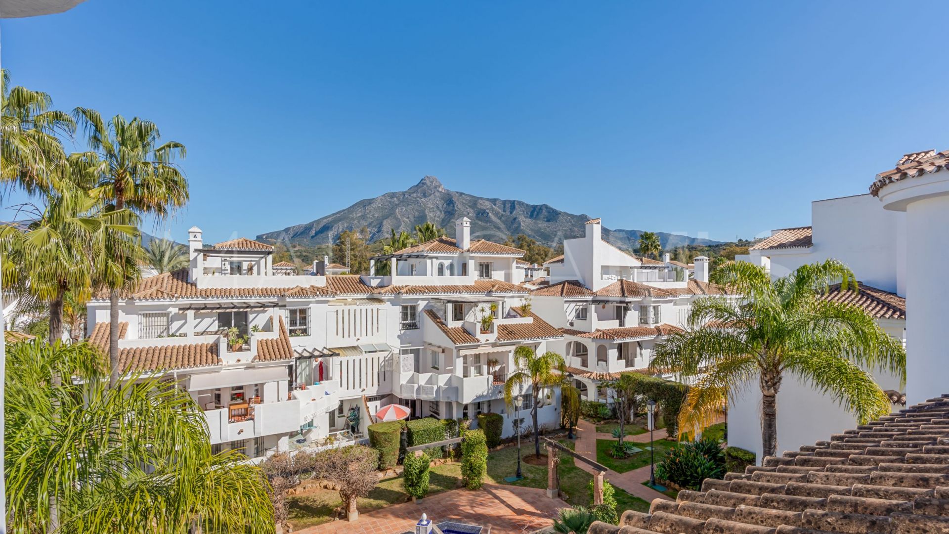 Duplex penthouse for sale in Nueva Andalucia