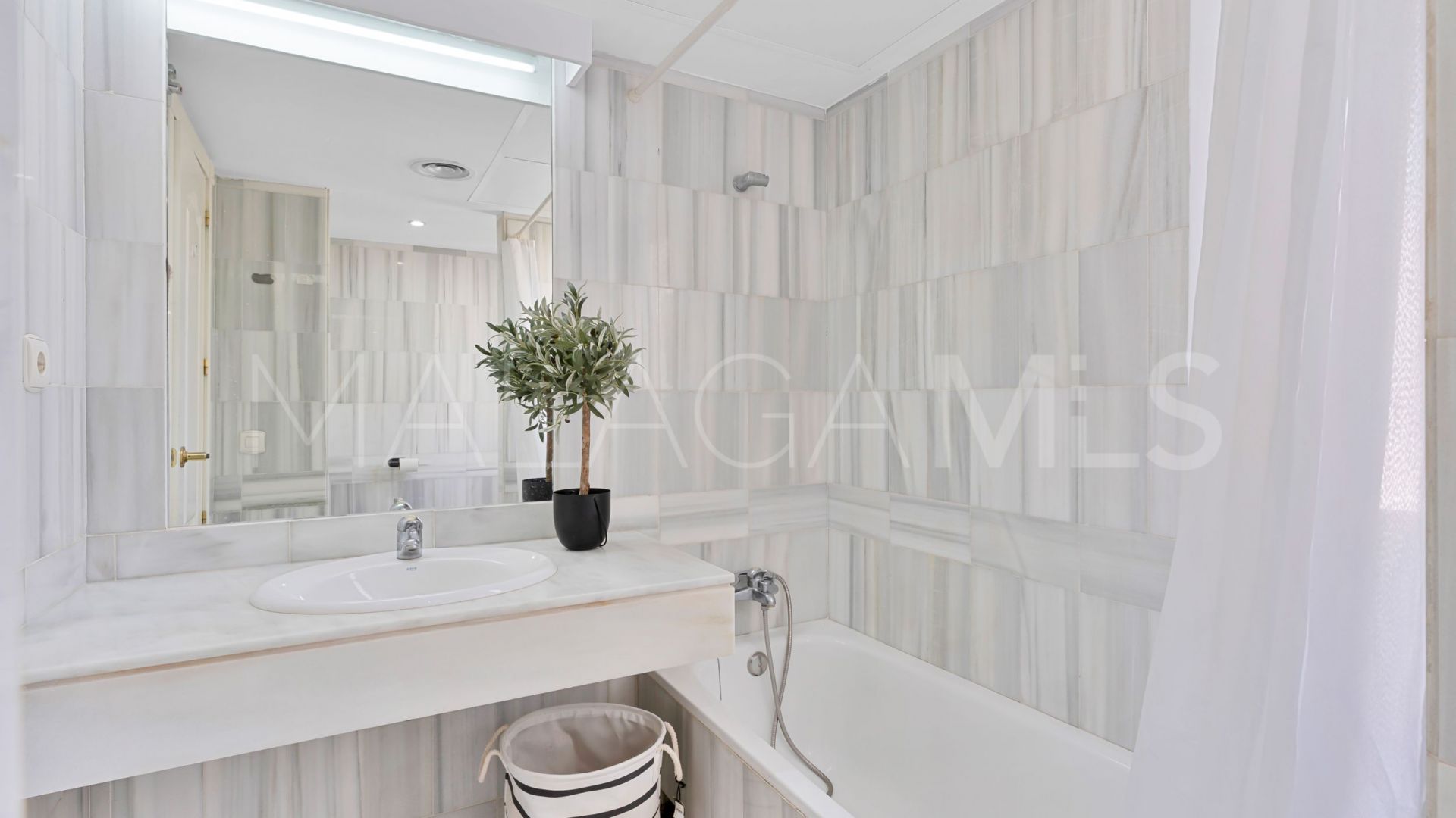 Duplex penthouse for sale in Nueva Andalucia