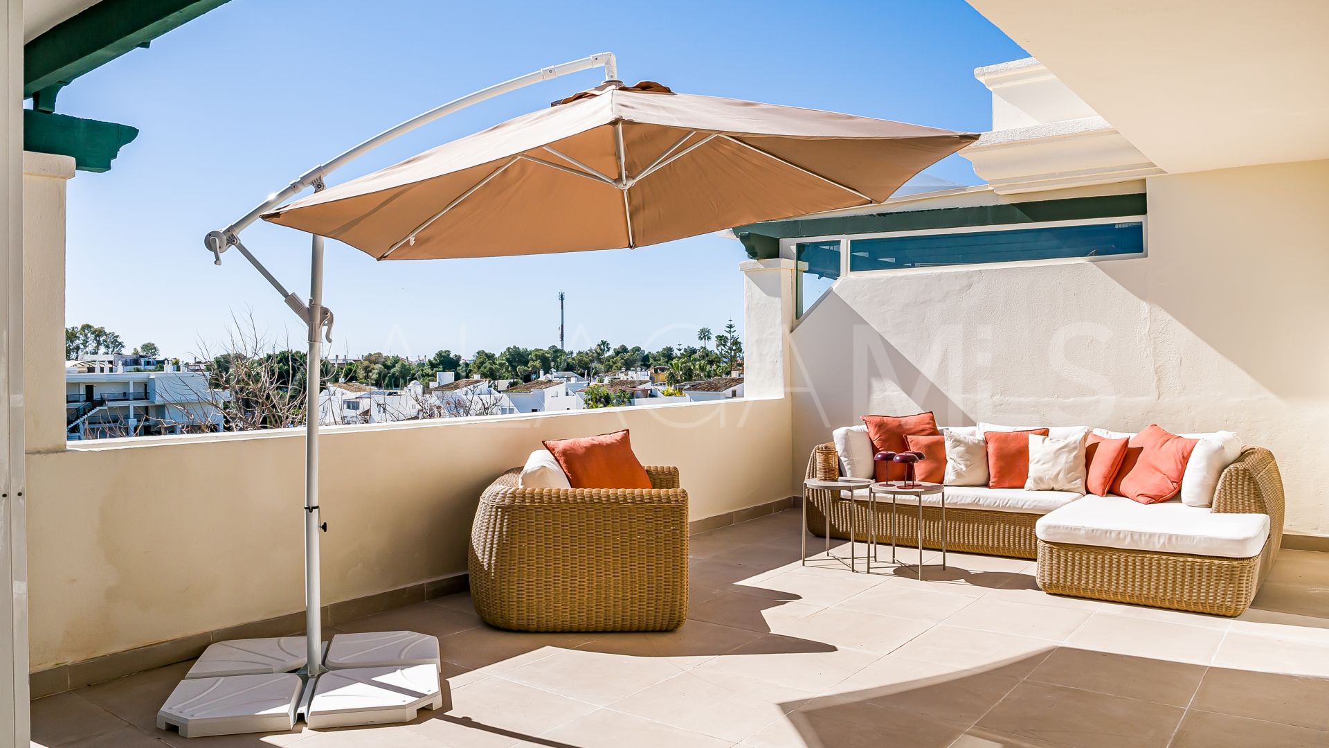 Takvåning for sale in Nueva Andalucia