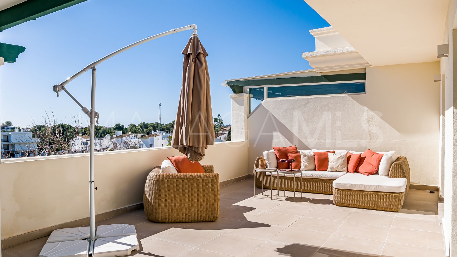 Takvåning for sale in Nueva Andalucia