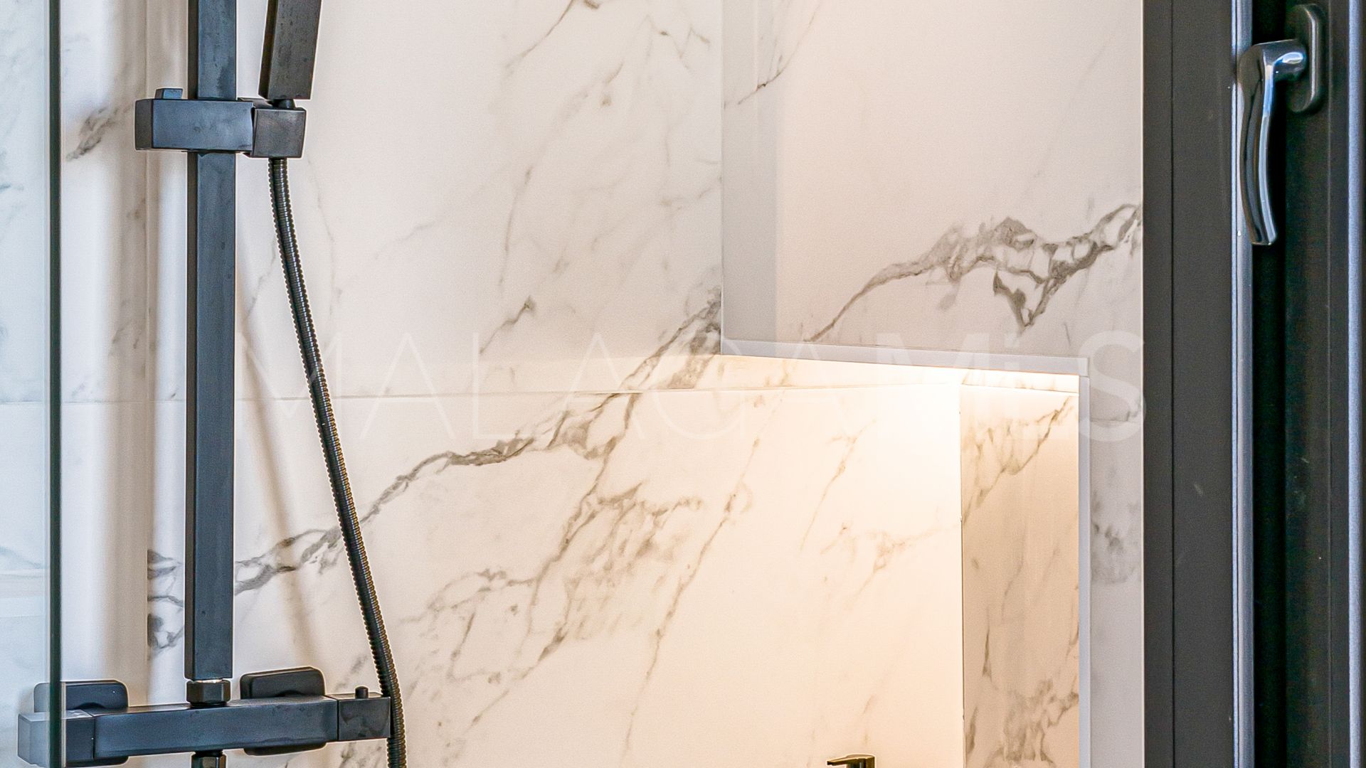 Villa for sale in Nueva Andalucia