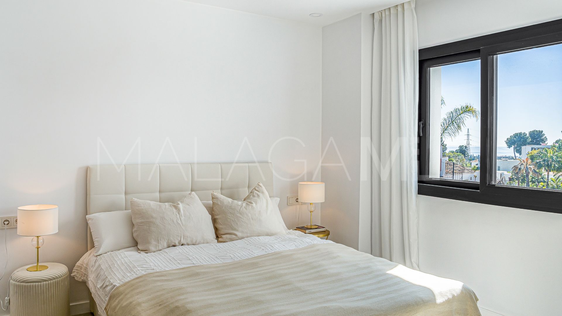 Villa for sale in Nueva Andalucia